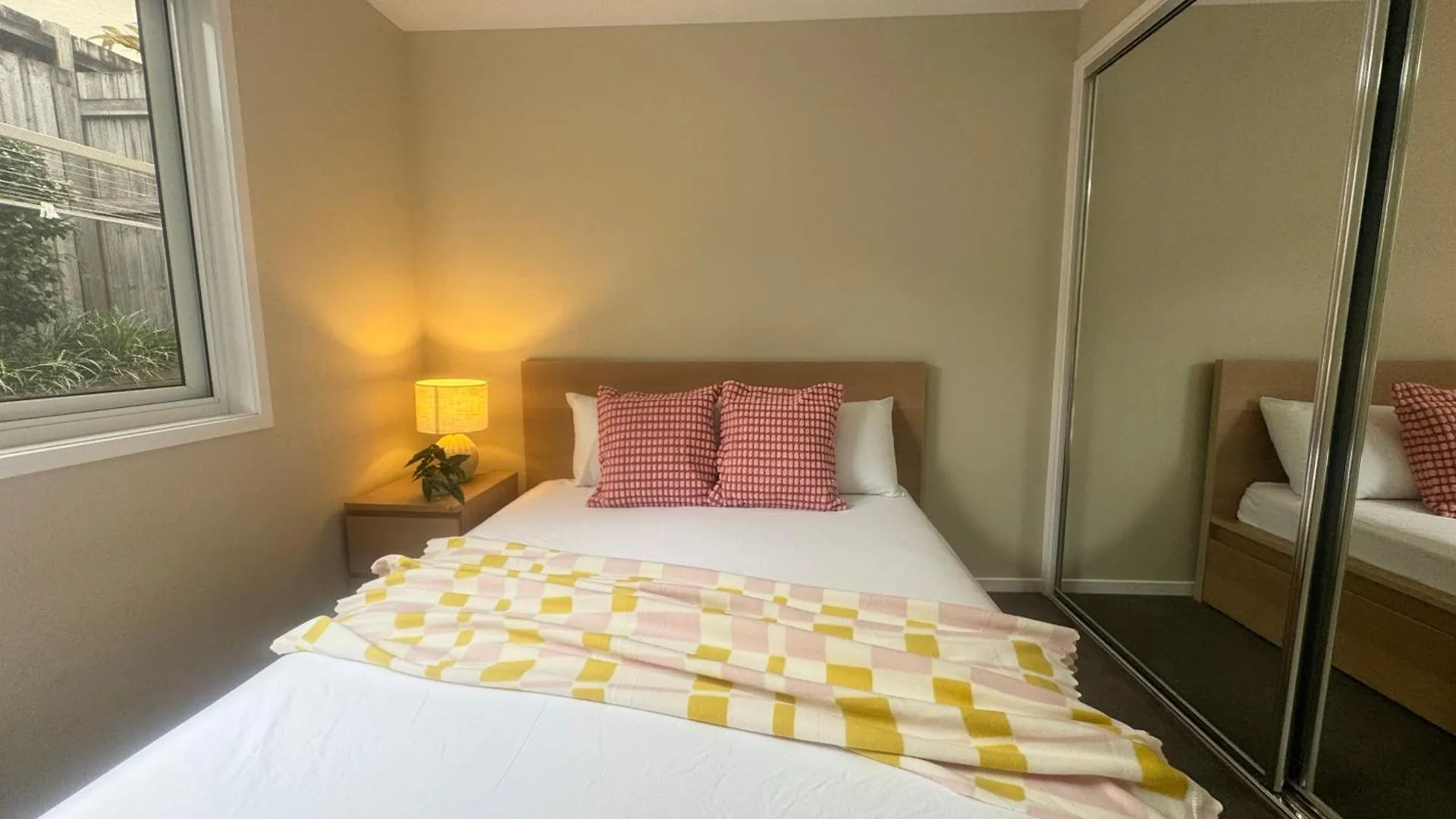 Stylish & Bright 3-Bdrs Family In Holland Park West Apartment Brisbane