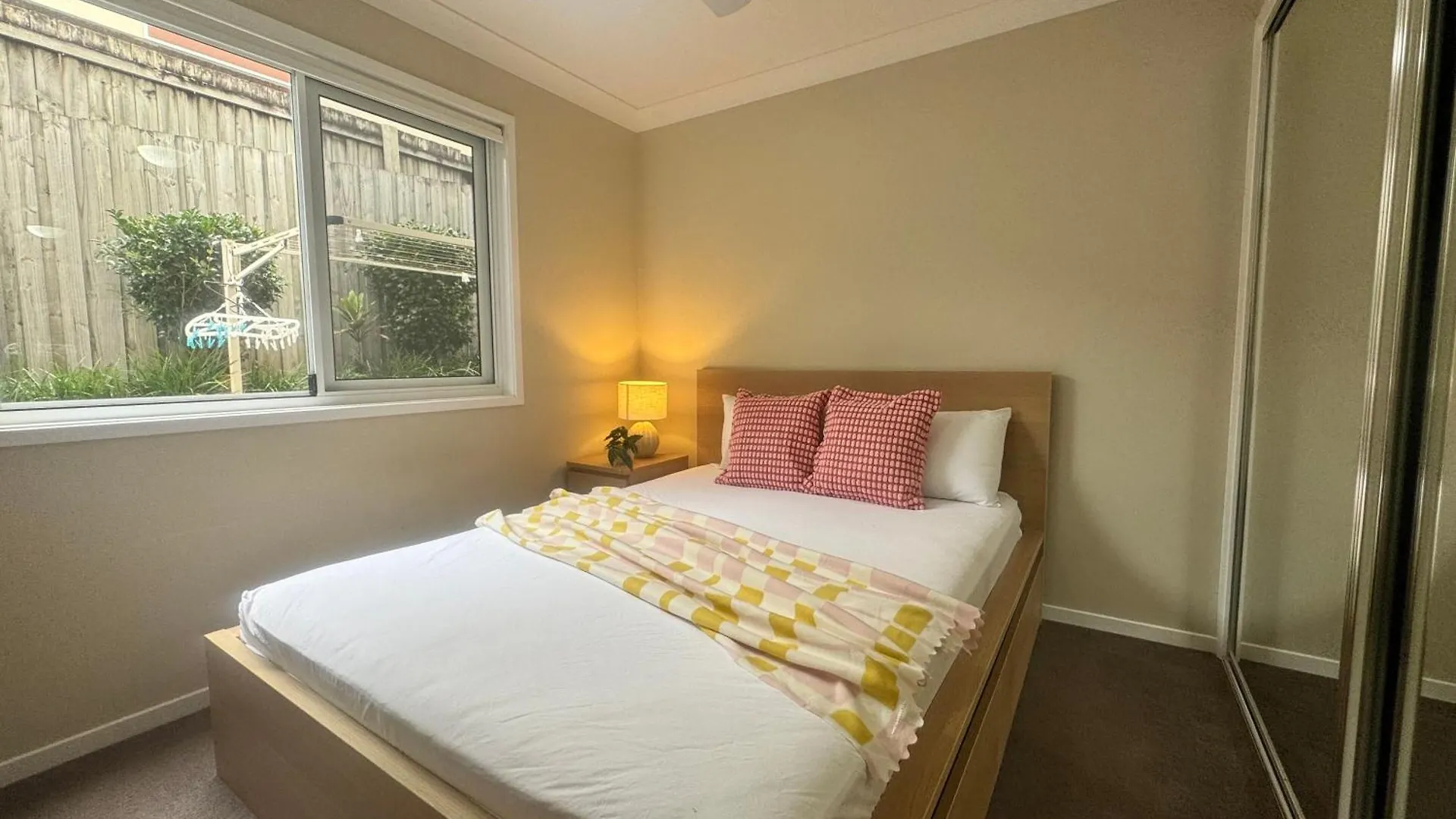 Stylish & Bright 3-Bdrs Family In Holland Park West Apartment Brisbane