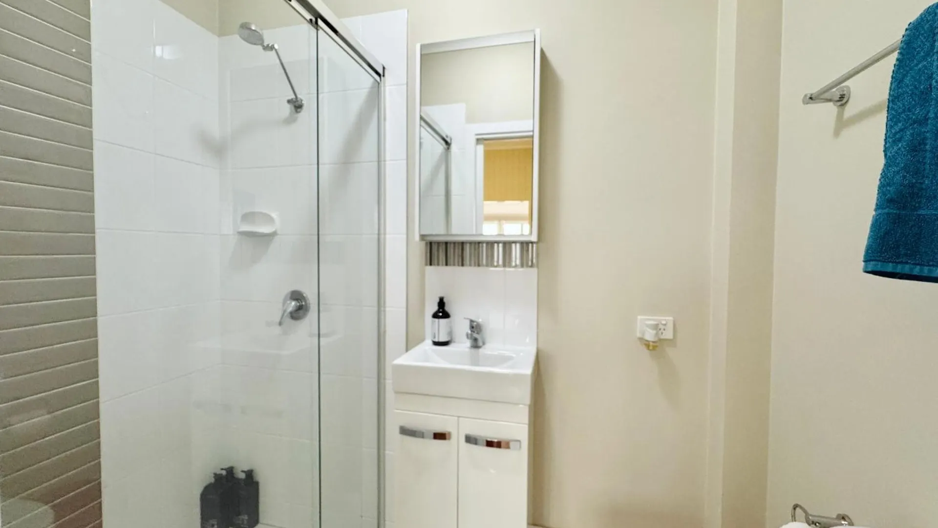 Stylish & Bright 3-Bdrs Family In Holland Park West Apartment Brisbane