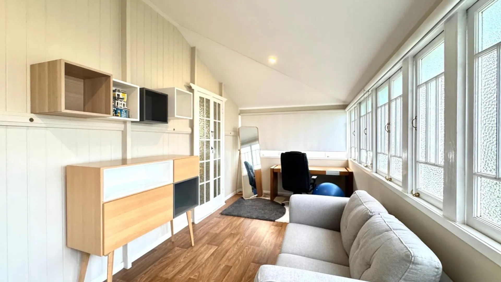 Stylish & Bright 3-Bdrs Family In Holland Park West Apartment Brisbane