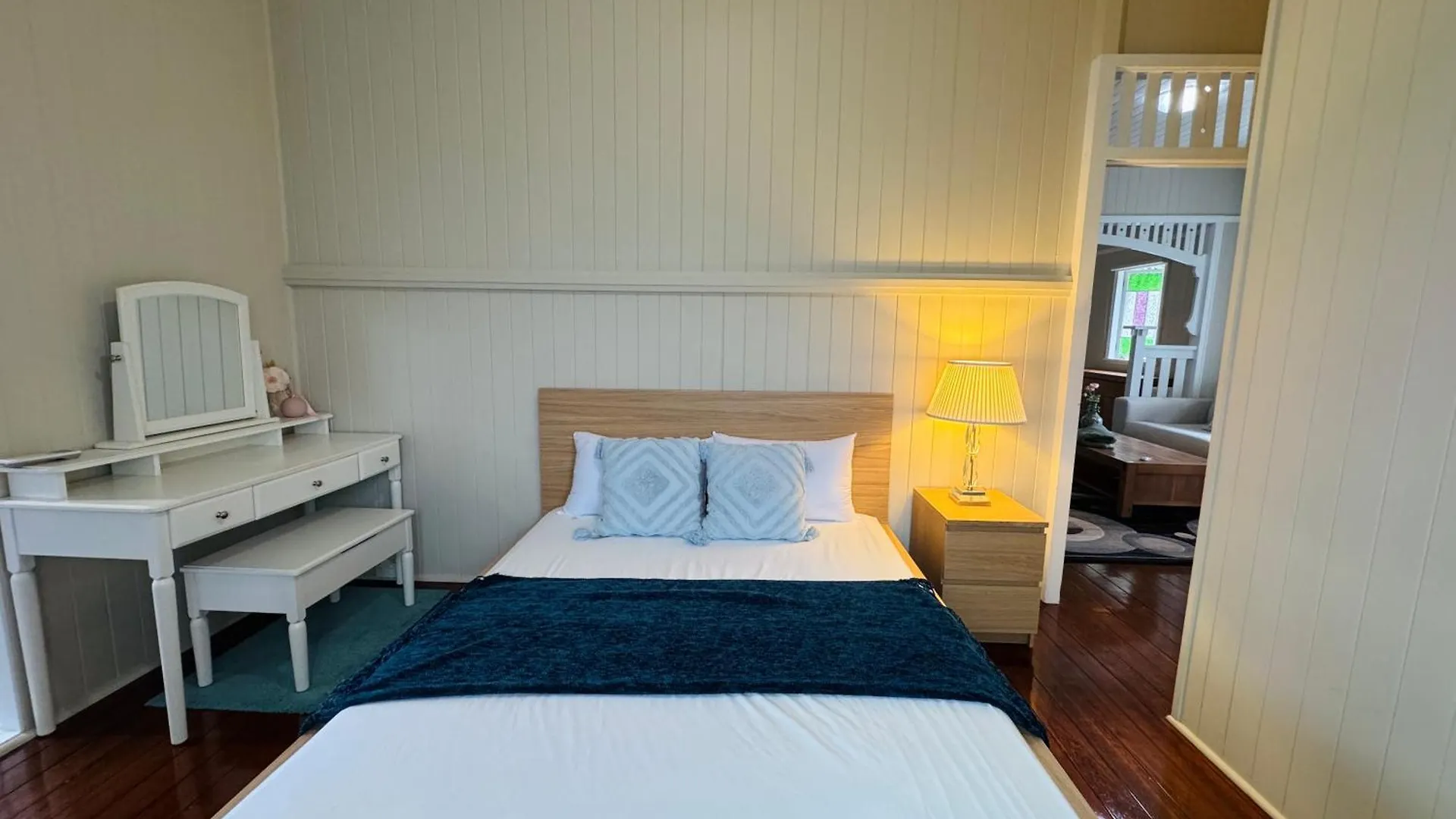Stylish & Bright 3-Bdrs Family In Holland Park West Apartment Brisbane