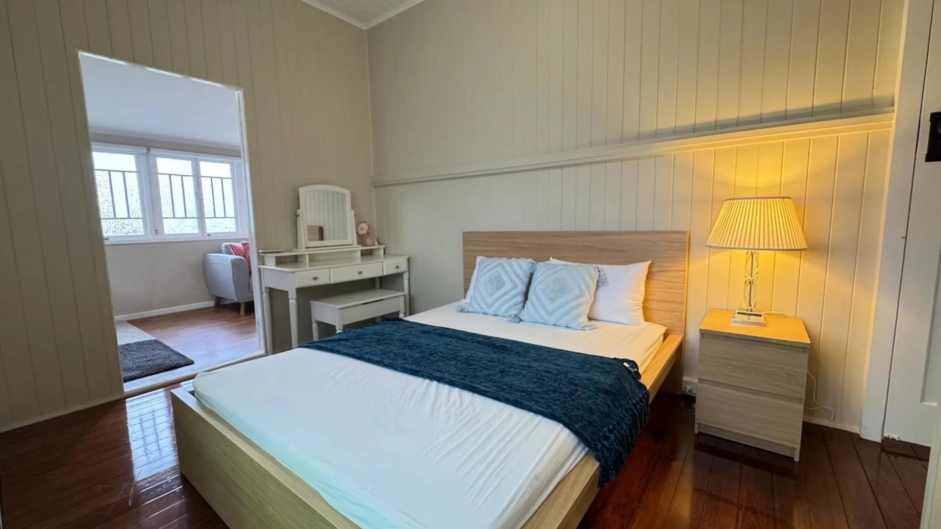 Stylish & Bright 3-Bdrs Family In Holland Park West Apartment Brisbane
